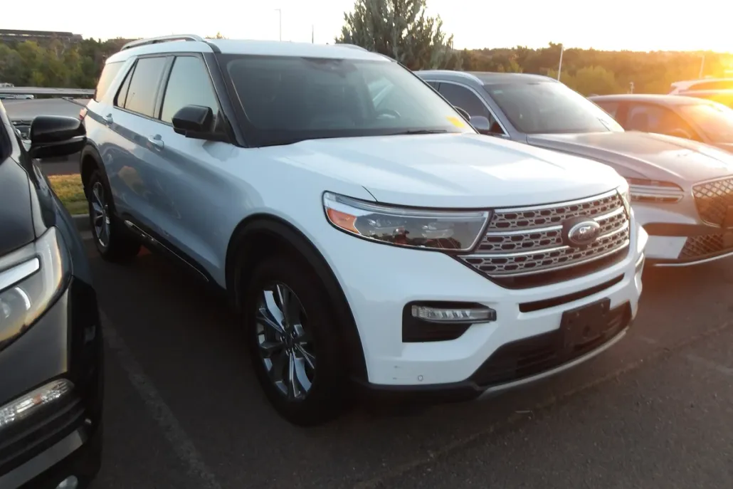 2023 Ford Explorer Limited photo 1