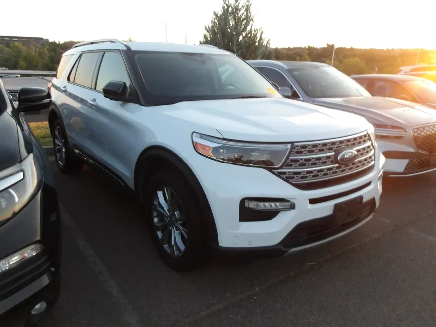 2023 Ford Explorer Limited photo 1