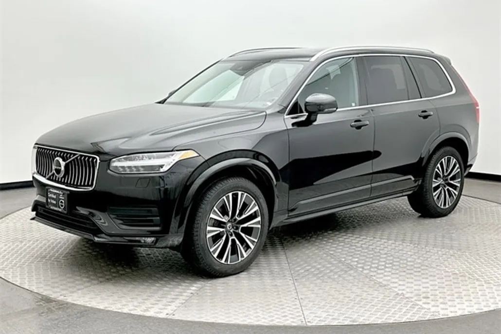2022 Volvo XC90 T6 AWD Momentum photo 1