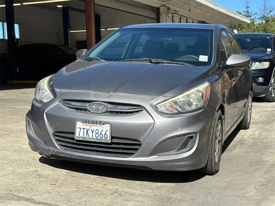 2016 Hyundai Accent SE photo 1