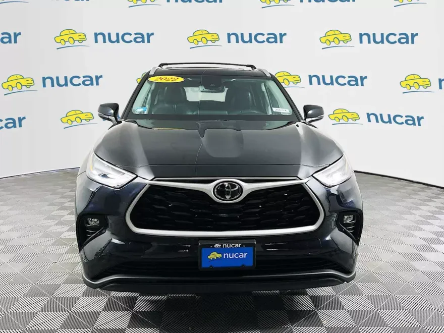 2022 Toyota Highlander XLE photo 1