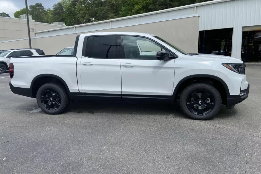 2025 Honda Ridgeline Black Edition photo 1