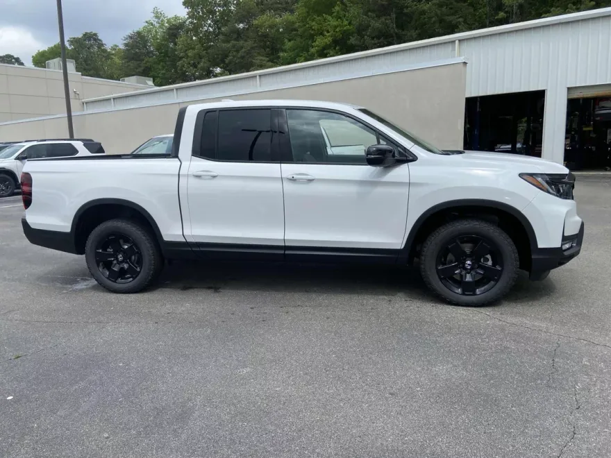 2025 Honda Ridgeline Black Edition photo 1