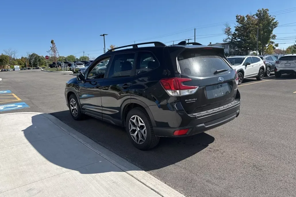 2020 Subaru Forester Premium photo 1