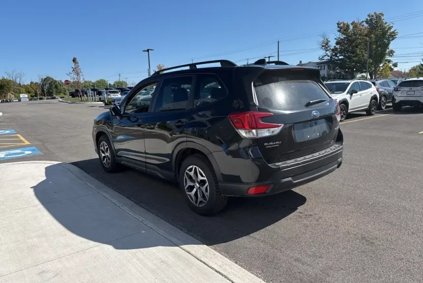 2020 Subaru Forester Premium photo 1