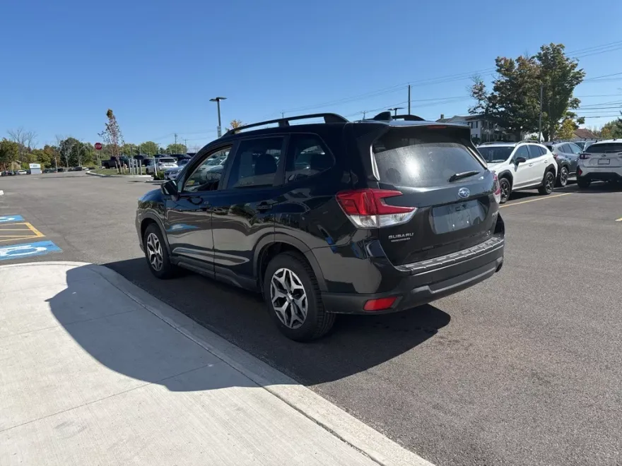 2020 Subaru Forester Premium photo 1