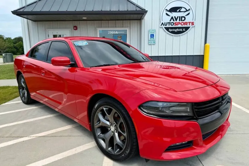 2015 Dodge Charger SXT photo 1