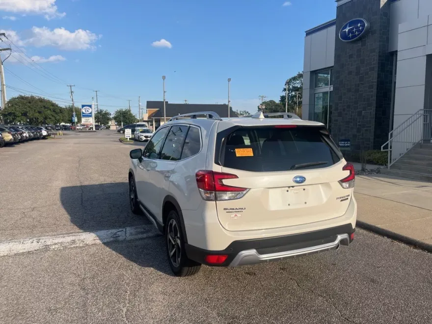 2023 Subaru Forester Touring photo 1