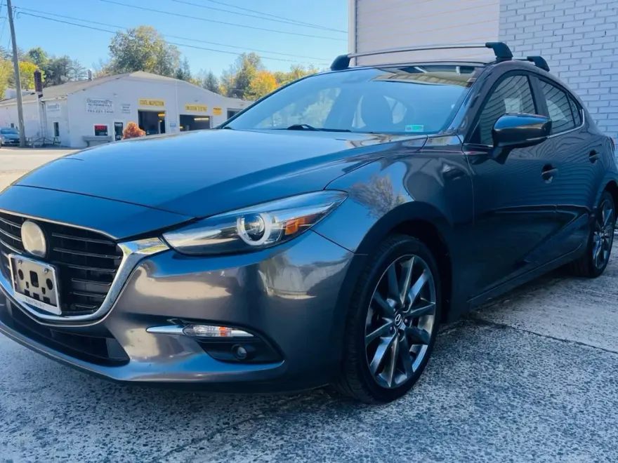 2018 Mazda Mazda3 Grand Touring Hatchback photo 1