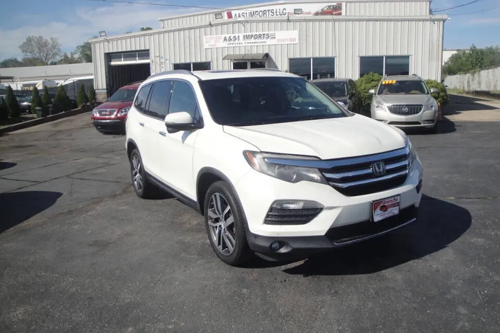 2016 Honda Pilot Touring photo 1