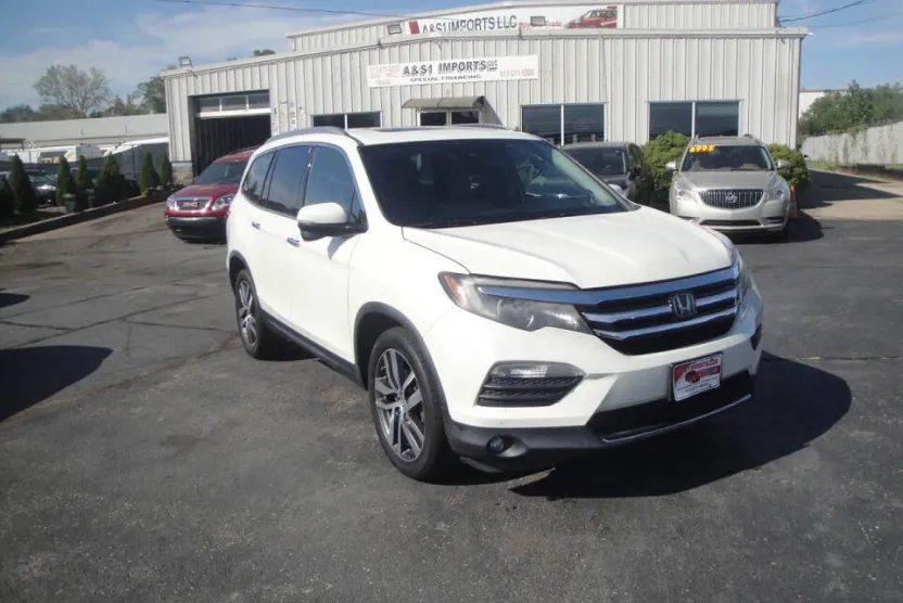 2016 Honda Pilot Touring photo 1