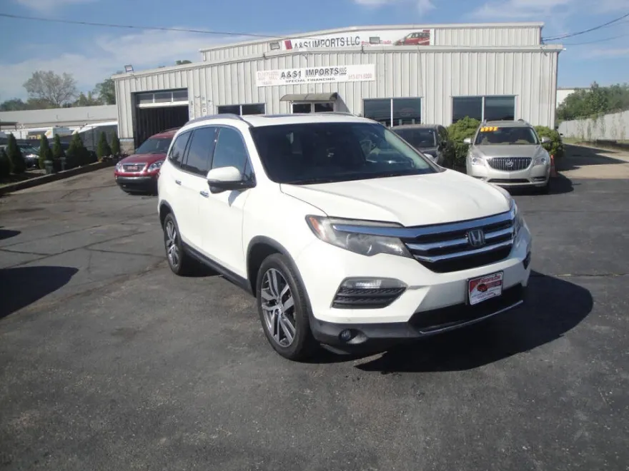 2016 Honda Pilot Touring photo 1