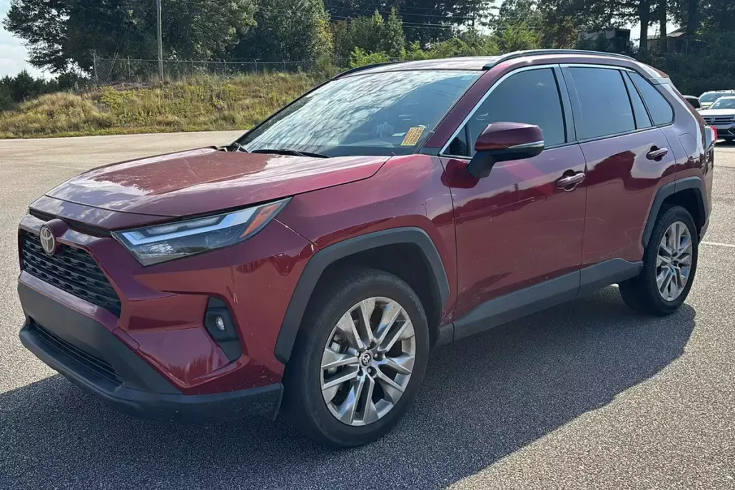 2023 Toyota RAV4 XLE Premium photo 1