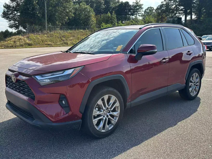 2023 Toyota RAV4 XLE Premium photo 1