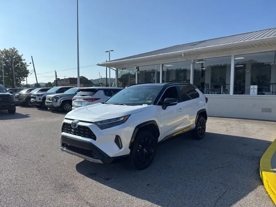 2024 Toyota RAV4 Hybrid XSE photo 1