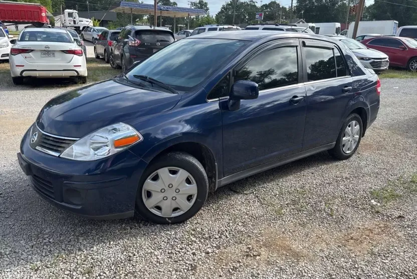 2008 Nissan Versa Sedan photo 1