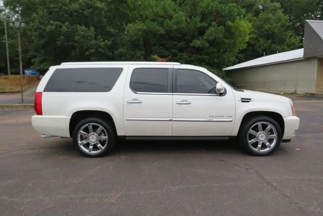2011 Cadillac Escalade ESV Premium photo 1
