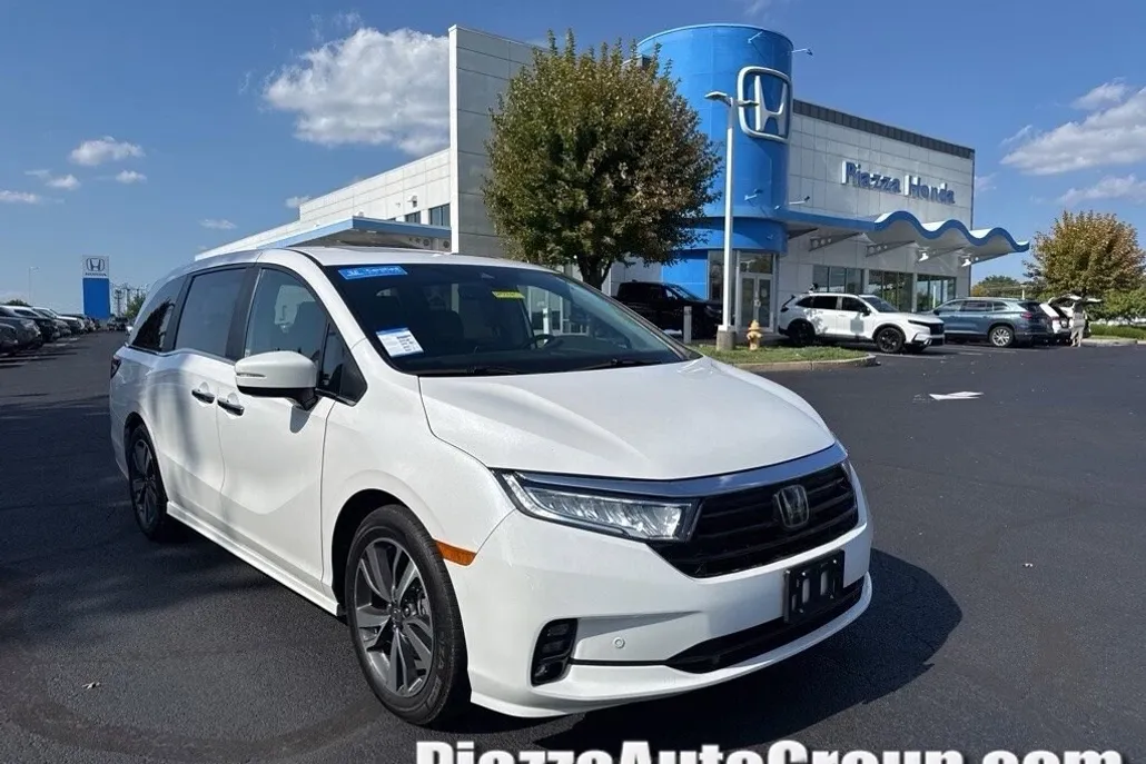 2024 Honda Odyssey Touring photo 1