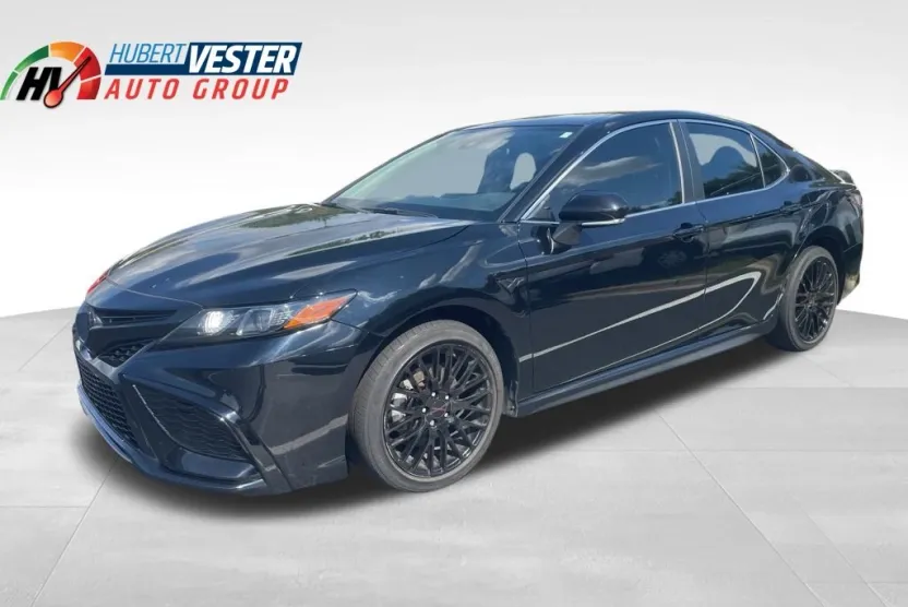 2023 Toyota Camry SE photo 1