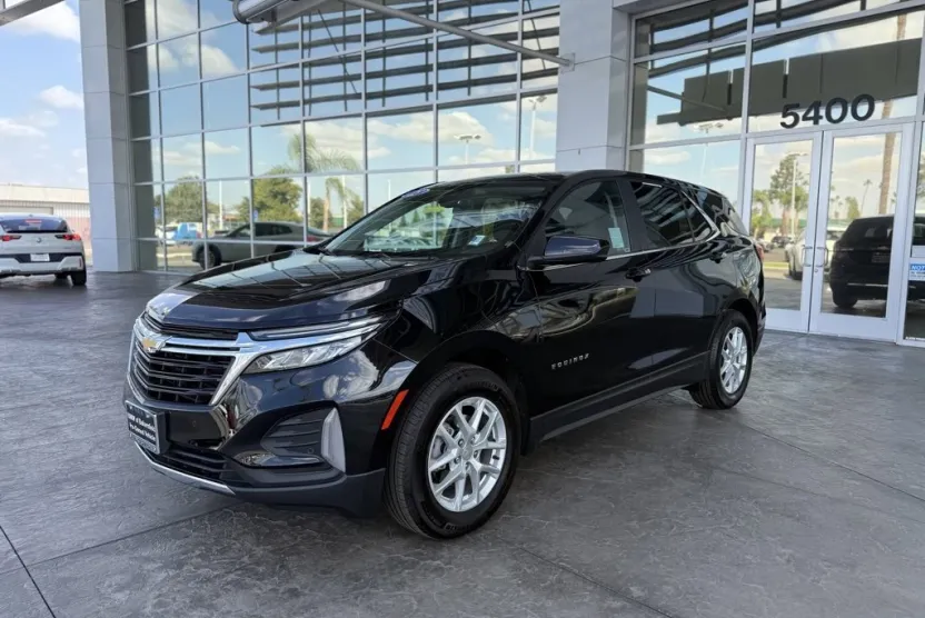 2023 Chevrolet Equinox LT photo 1