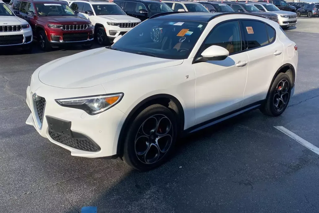 2022 Alfa Romeo Stelvio Ti photo 1