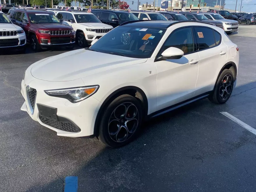 2022 Alfa Romeo Stelvio Ti photo 1