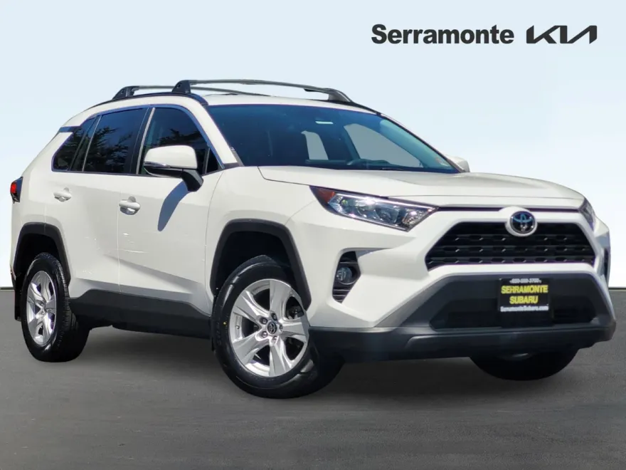 2021 Toyota RAV4 XLE photo 1