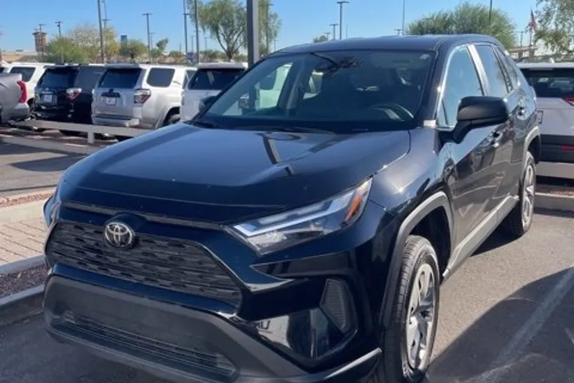2023 Toyota RAV4 LE photo 1