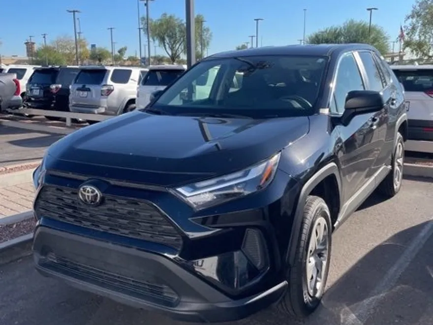 2023 Toyota RAV4 LE photo 1