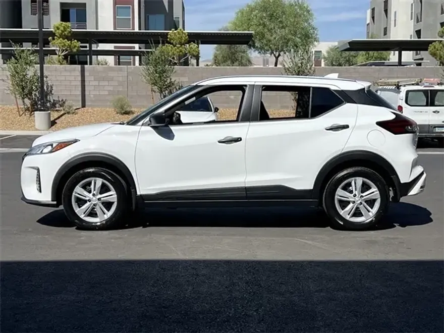 2025 Nissan Kicks Play S photo 1