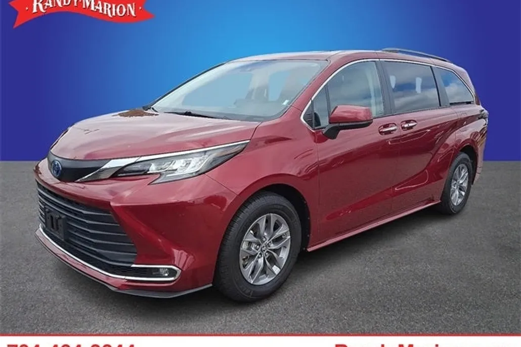 2023 Toyota Sienna XLE photo 1
