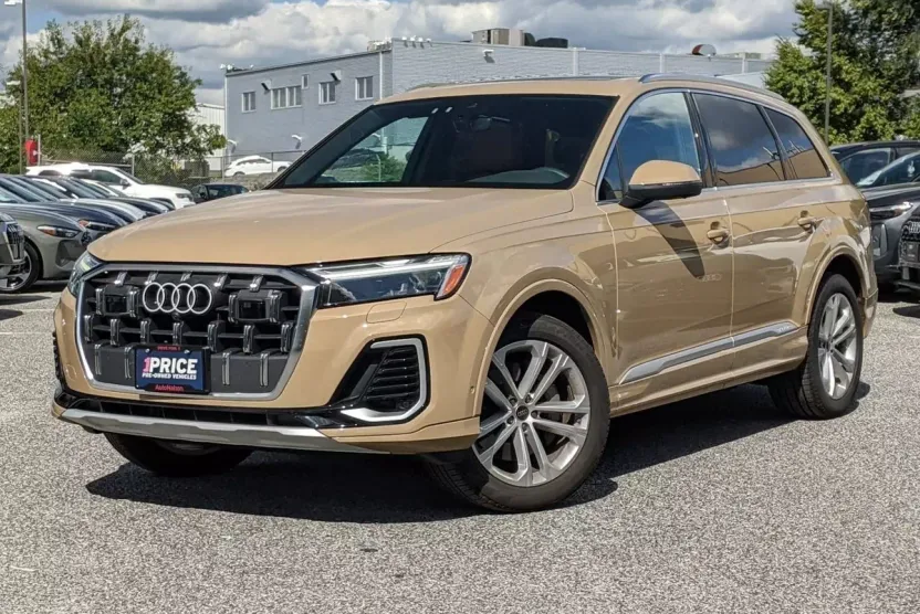 2025 Audi Q7 45 Premium Plus photo 1