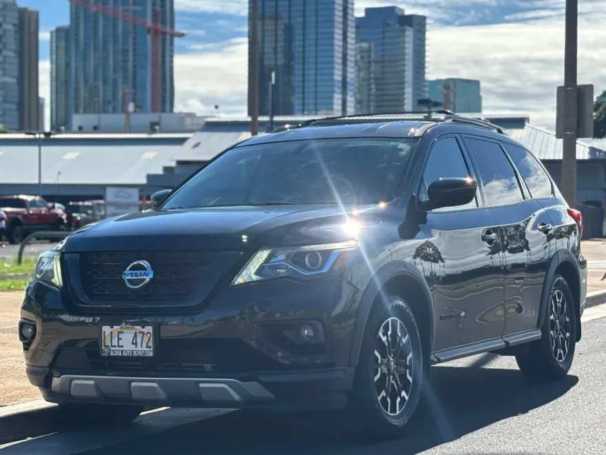 2019 Nissan Pathfinder SV photo 1
