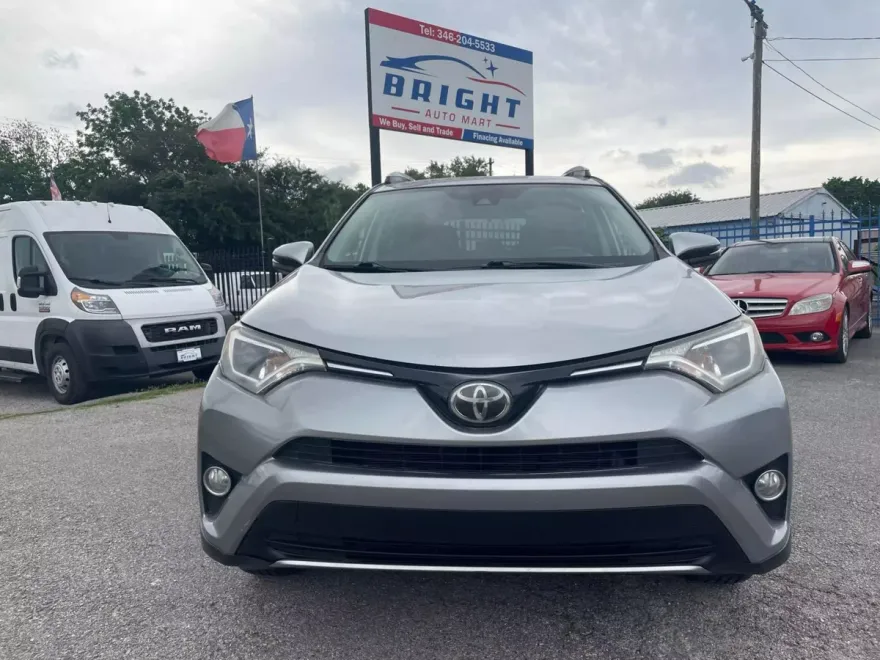 2018 Toyota RAV4 XLE Sport photo 1