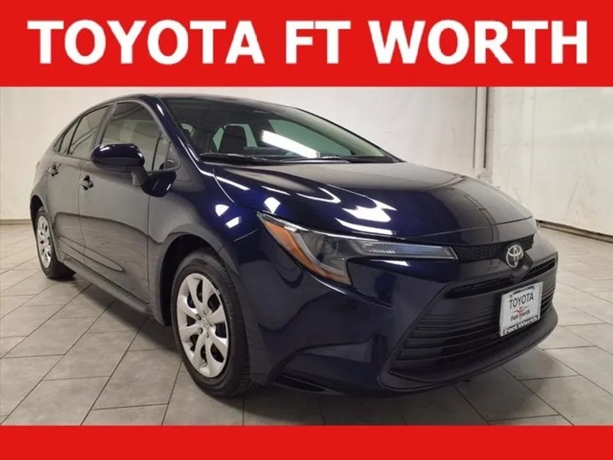 2025 Toyota Corolla LE photo 1