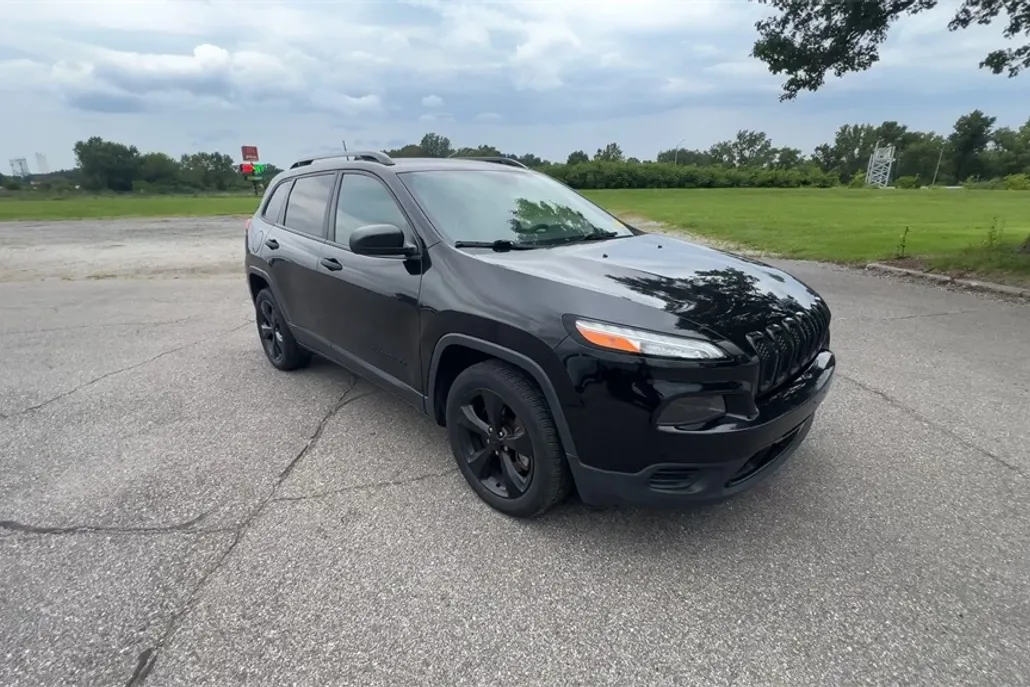 2017 Jeep Cherokee Sport Altitude photo 1