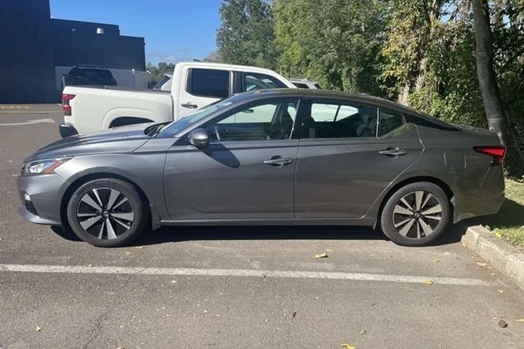 2022 Nissan Altima 2.5 SL photo 1