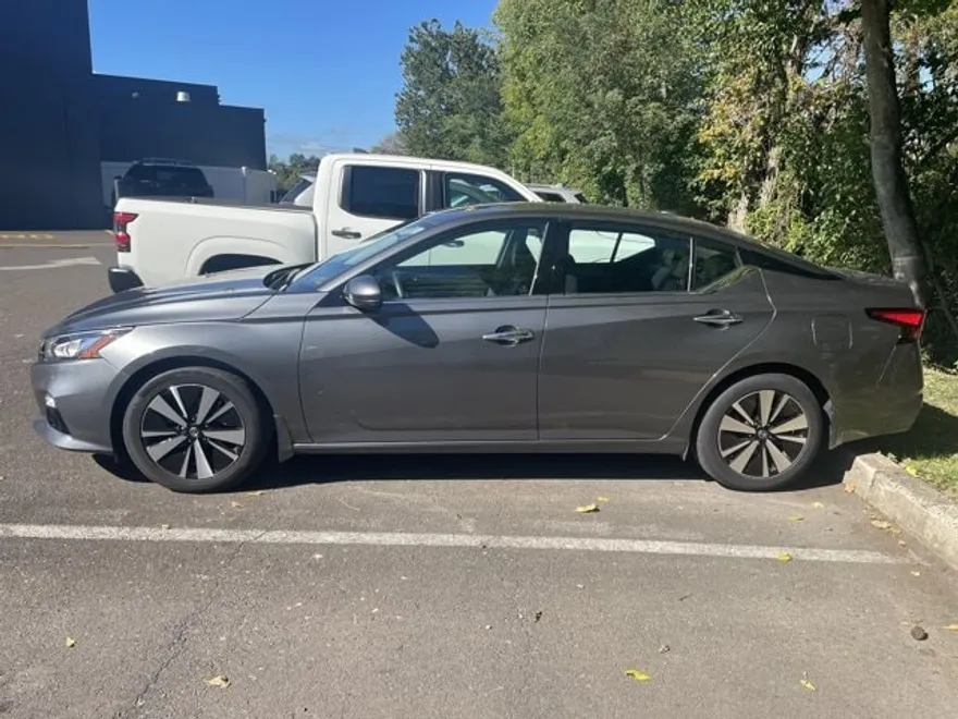 2022 Nissan Altima 2.5 SL photo 1