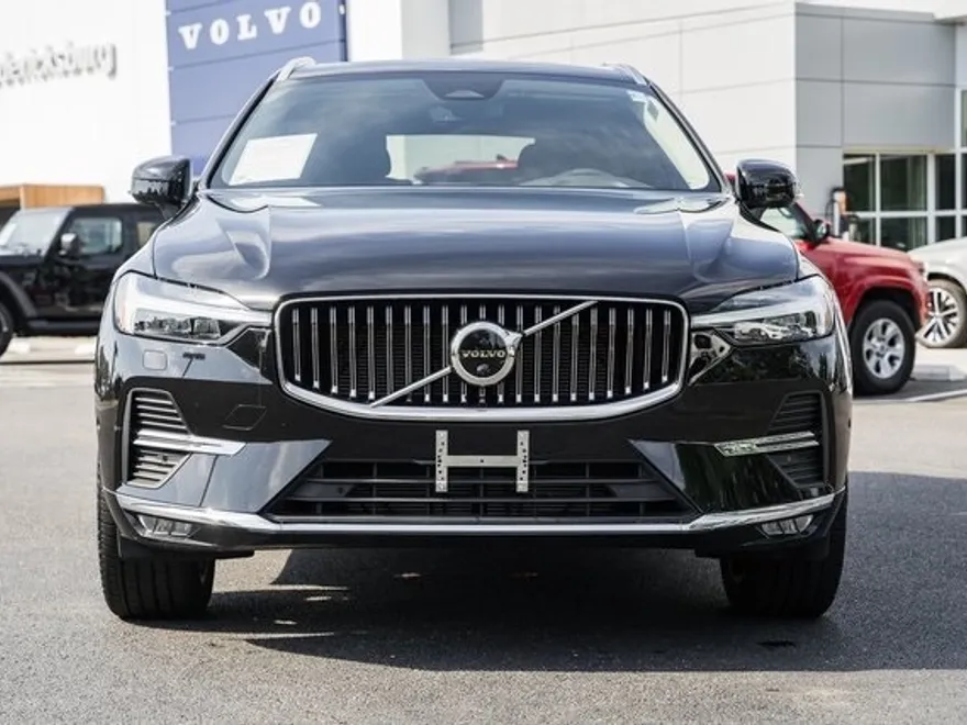 2023 Volvo XC60 Plus photo 1