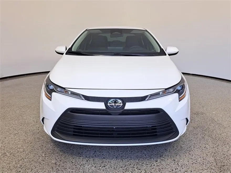 2025 Toyota Corolla LE photo 1