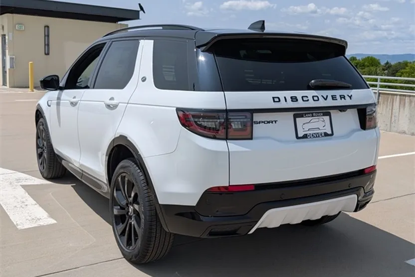 2025 Land Rover Discovery Sport SE photo 1