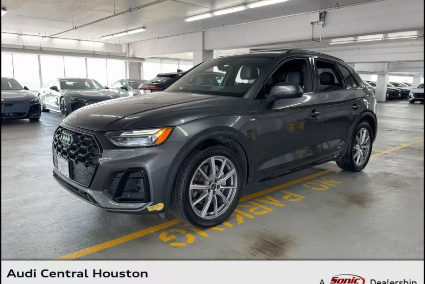 2022 Audi Q5 S line Premium Plus photo 1