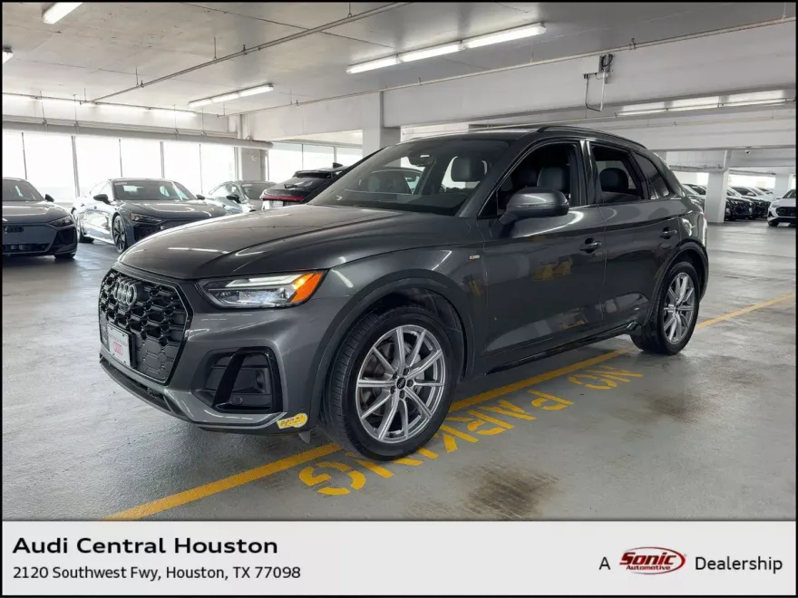 2022 Audi Q5 S line Premium Plus photo 1