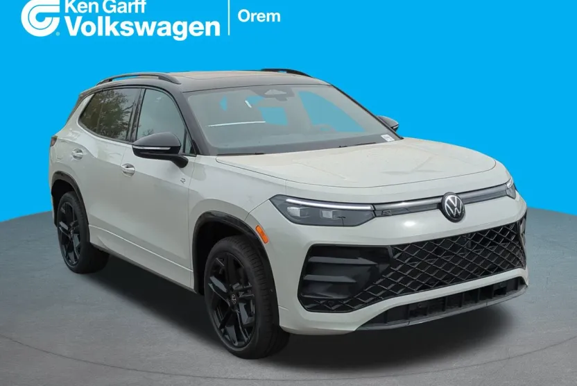 2025 Volkswagen Tiguan SE R-Line Black photo 1