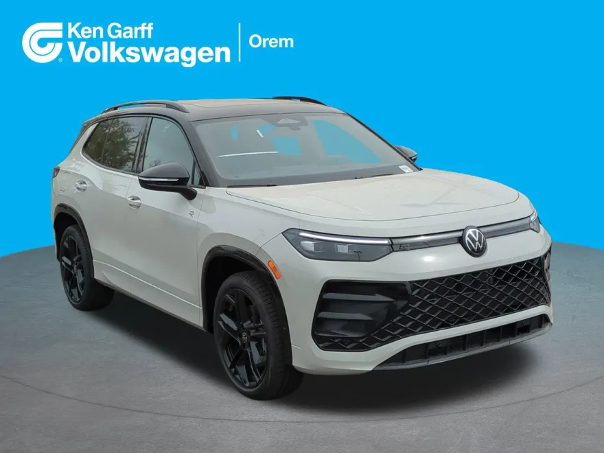 2025 Volkswagen Tiguan SE R-Line Black photo 1