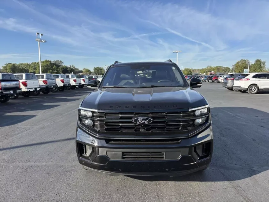 2025 Ford Expedition MAX Platinum photo 1