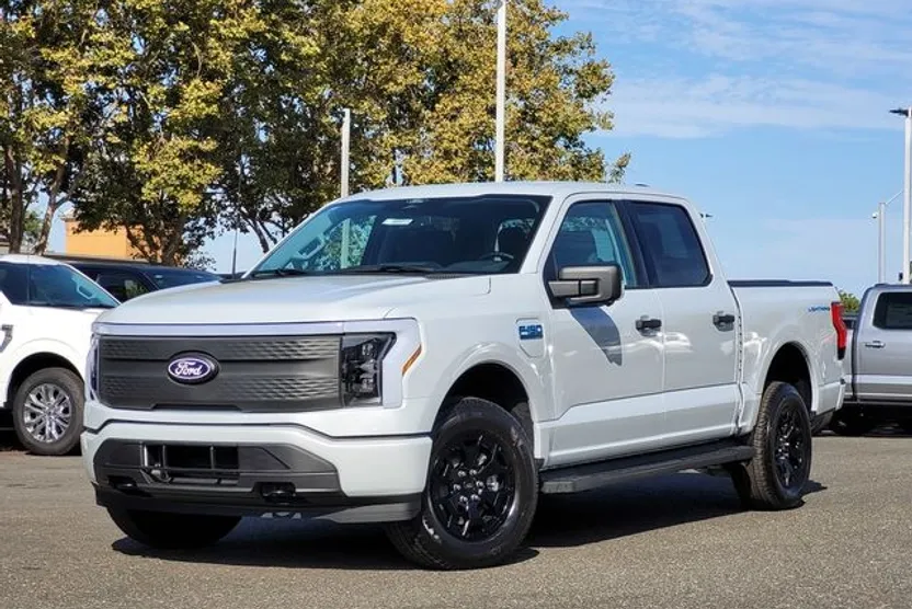 2025 Ford F-150 Lightning XLT photo 1