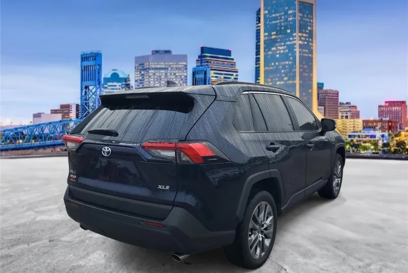 2023 Toyota RAV4 XLE Premium photo 1