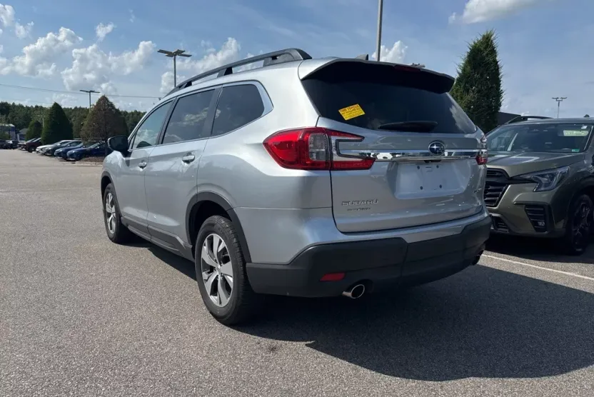 2024 Subaru Ascent Premium photo 1