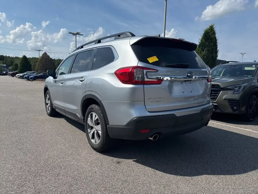 2024 Subaru Ascent Premium photo 1